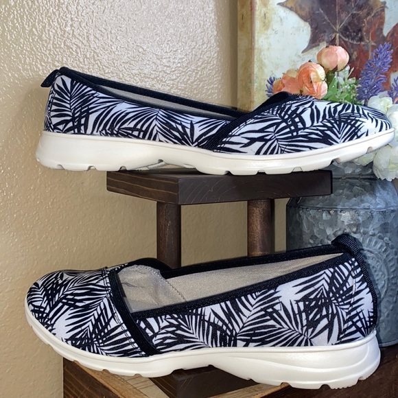 Lands' End Shoes - Land’s End tropical palm leaf black/white lightweight slip on walking shoes